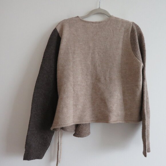 NEUFLORA Two Tone Lynnefield Wrap Sweater in Neutral Tan Quiet Luxury - Size M - Picture 9 of 13
